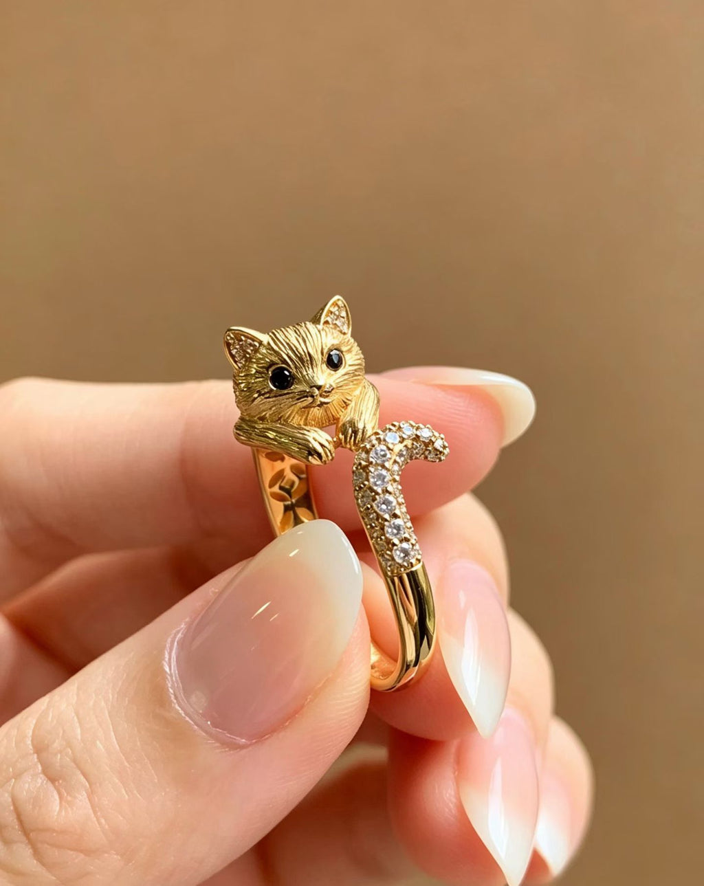 Custom 18K Gold Pet Cat Ring with Natural Diamonds | Bespoke Moment