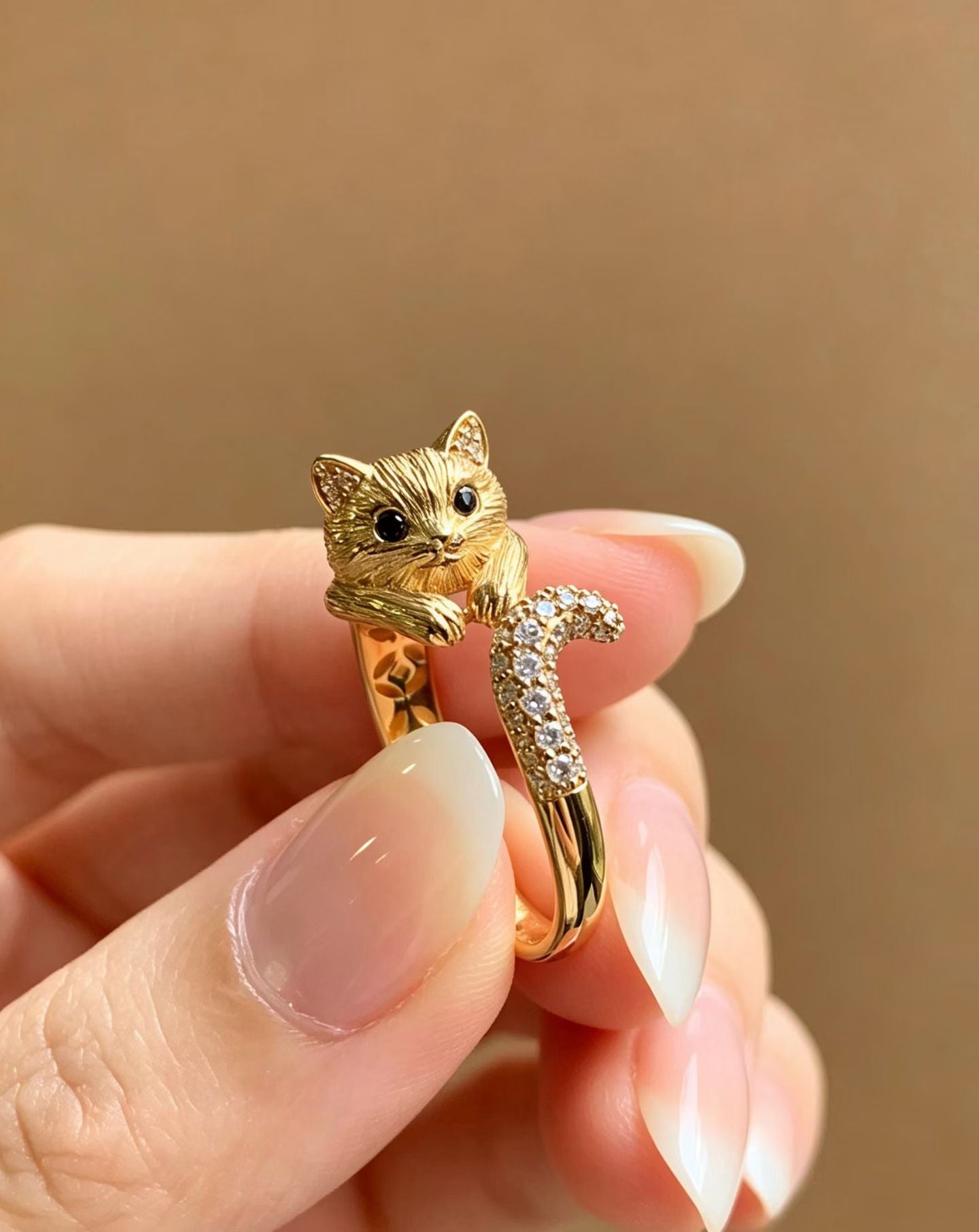 Custom 18K Gold Pet Cat Ring with Natural Diamonds | Bespoke Moment